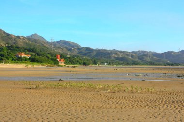 21 Haziran 2008 'de Pak Nai bataklıklarında güneş battı. Hong Kong.