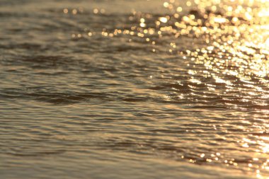 21 Haziran 2008 'de Pak Nai bataklıklarında güneş battı. Hong Kong.