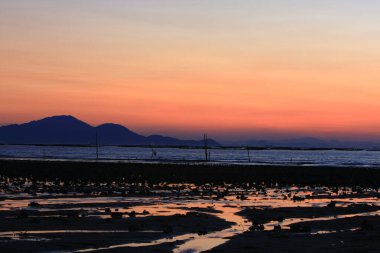 21 Haziran 2008 'de Pak Nai bataklıklarında güneş battı. Hong Kong.
