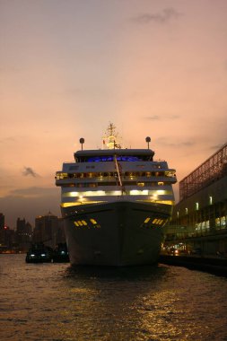 Gemi Okyanus Terminali 'ne yanaştı. 18 Ekim 2008