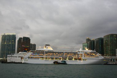 Gemi Okyanus Terminali 'ne yanaştı. 18 Ekim 2008