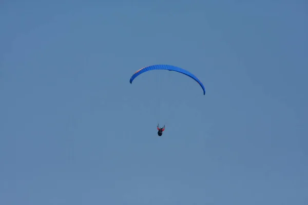 Paroplane Groep Vliegt Tegen Blauwe Lucht Maart 2008 — Stockfoto