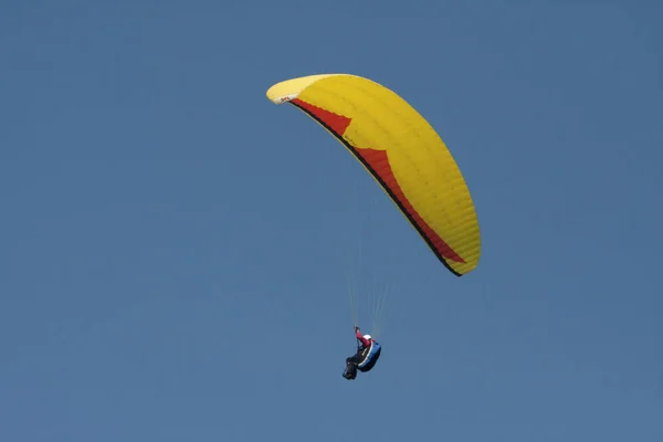 Grupo Paroplane Voando Contra Céu Azul Março 2008 — Fotografia de Stock