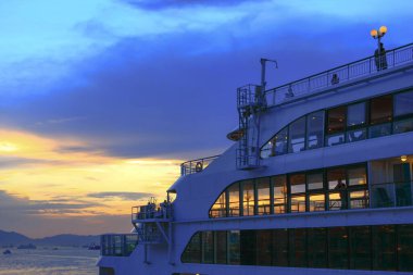 Hong Kong 'da bir Kristal Senfoni yolcu gemisi. 2 Ağustos 2008