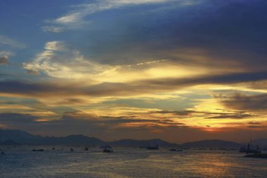 Sunset Hong Kong 'un batı yakası. 2 Ağustos 2008