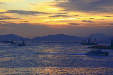 Sunset Hong Kong 'un batı yakası. 2 Ağustos 2008