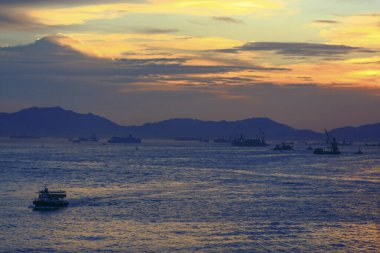 Sunset Hong Kong 'un batı yakası. 2 Ağustos 2008