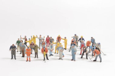 Mini çalışma grubu beyaz arka planda izole edildi