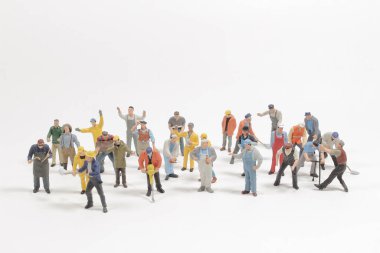 Mini çalışma grubu beyaz arka planda izole edildi