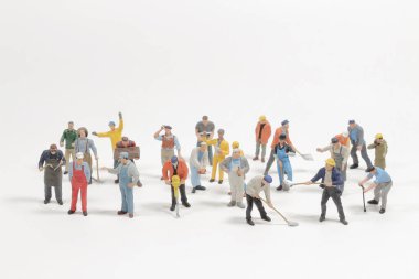 Mini çalışma grubu beyaz arka planda izole edildi