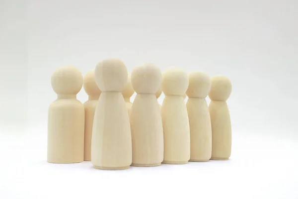 Beyaz tahtada bir grup piyon. 