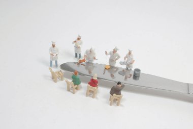 Mini Şef Müşteri Teppanyaki usulü Biftek Pişiriyor