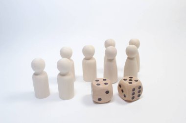 Tahta Tahta Oyun figürleri ve zarları