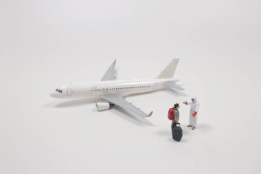 Mini rakamlar toplu taşıma için vücut ısısını kontrol ediyor.