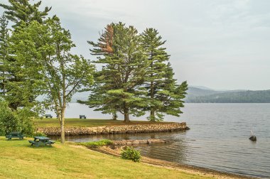 Göl boyunca barış