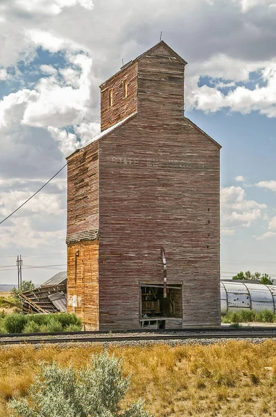 Elhagyott gabona lift — Stock Fotó