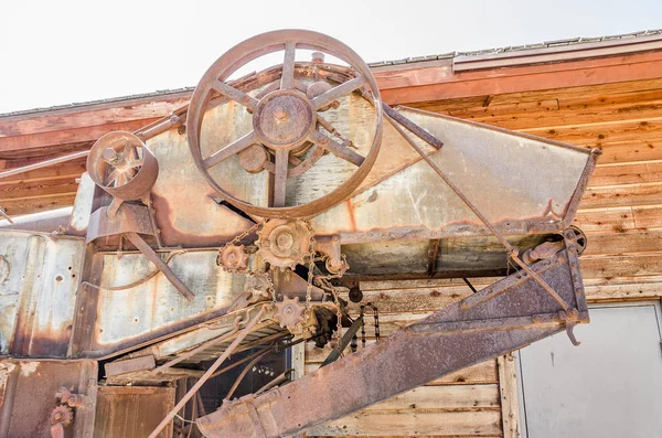 Máquina de threshing oxidada — Fotografia de Stock