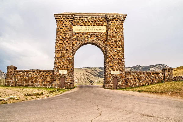 Roosevelt-Bogen am Nordende des Yellowstone — Stockfoto