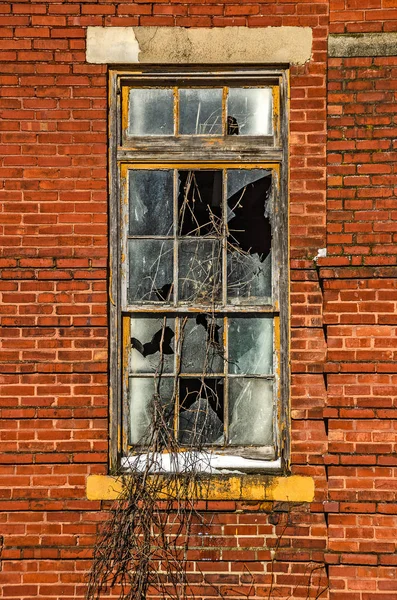 Old Window with Broken Panes — Foto de Stock