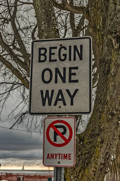 Signs For a One Way Road — 图库照片