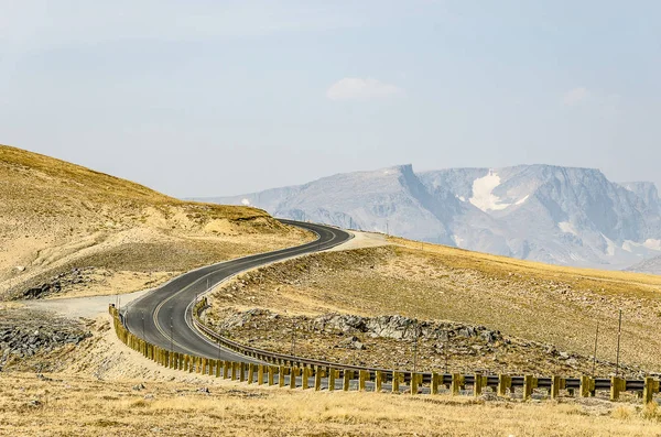 Winding Curving Road in the Mountains — Stockfoto