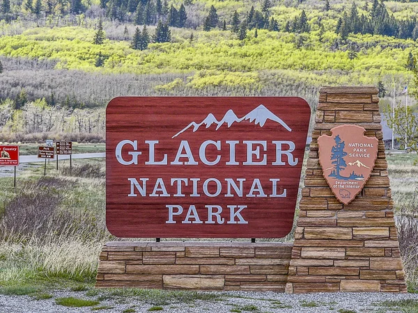 Panneau Beautiul Une Entrée Parc National Des Glaciers Avec Des Images De Stock Libres De Droits