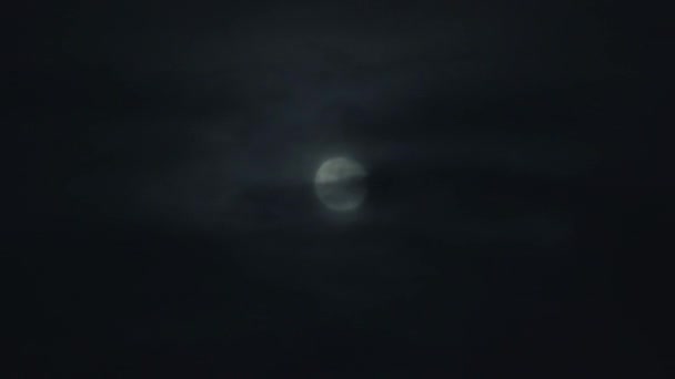 Pleine lune la nuit sans nuage 