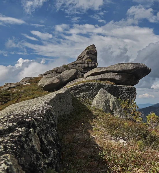 Beatifull 山の夏の風景 ロイヤリティフリーのストック画像
