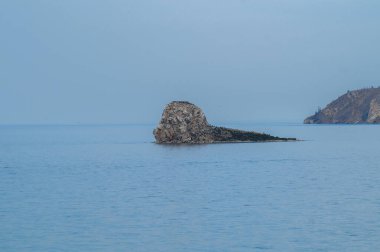 Long Island ve mavi gökyüzü olan güzel bir manzara