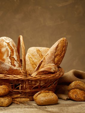 Sepetin içinde ekmek seçimi