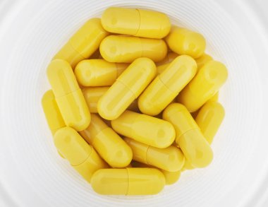 Bir plastik bardak hap