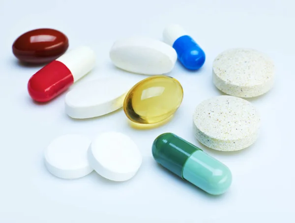 Vitaminas y pastillas — Foto de Stock