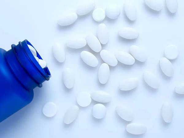 Pills and bottle — Stock Photo, Image