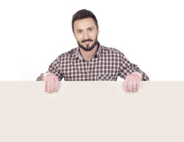 Bir Pano tutan el işleri ustası