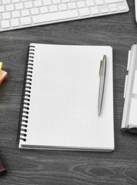 Ofis Masası üstünde defter