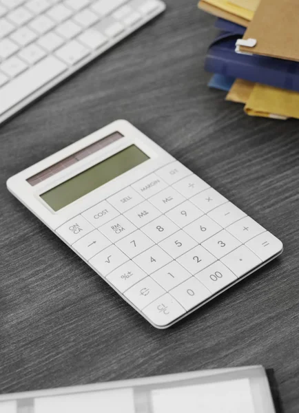 Calculadora en escritorio — Foto de Stock