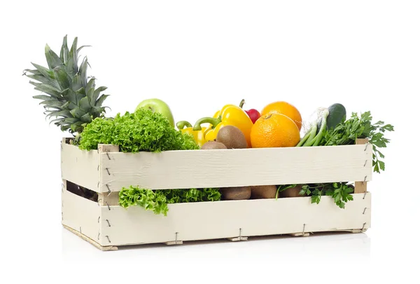 Obst und Gemüse in einer Kiste — Stockfoto