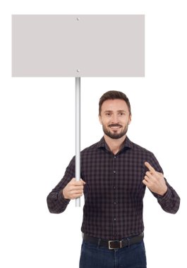 adam boş bir afişini gösterilen