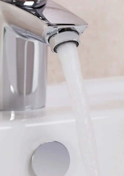 Faucet with running water — Stock Photo, Image