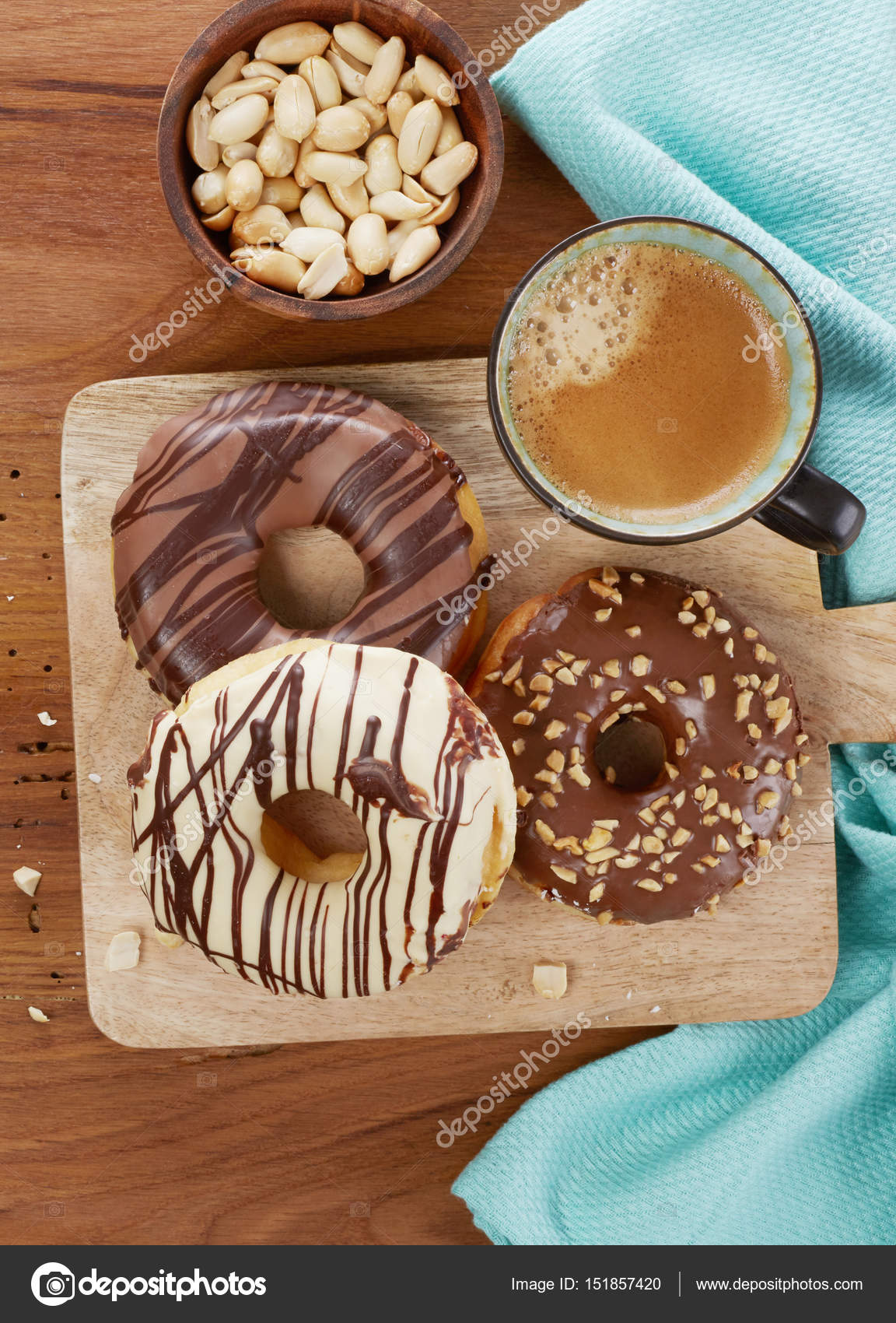 TOMBE LA NEIGE! - Page 38 Depositphotos_151857420-stock-photo-donuts-and-coffee