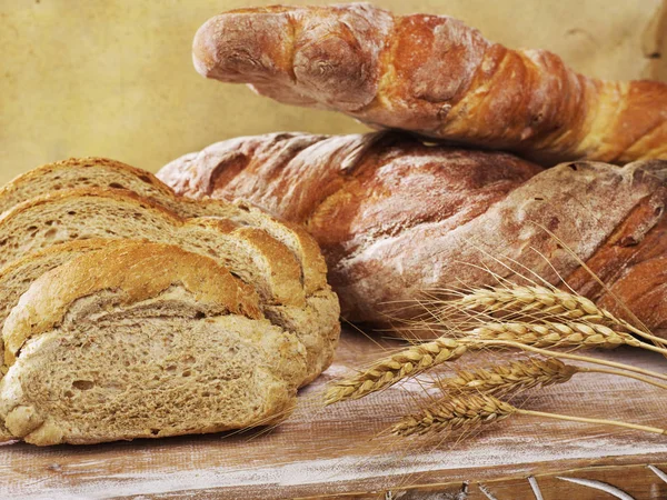 Pane e fette di pane — Foto Stock