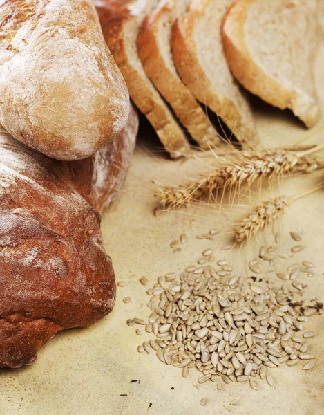 Brood loafs en graan — Stockfoto