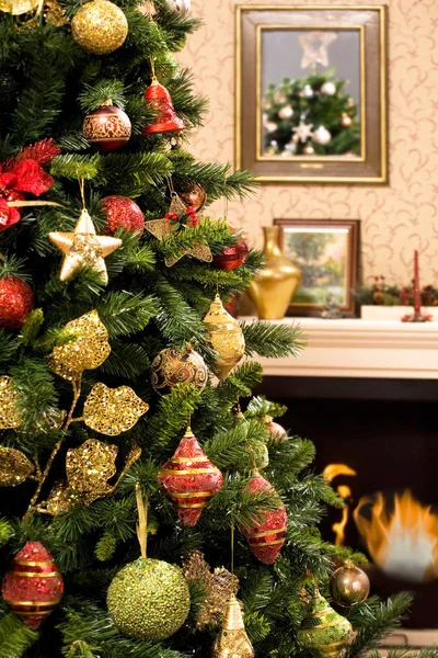Karácsonyfa és díszek — Stock Fotó