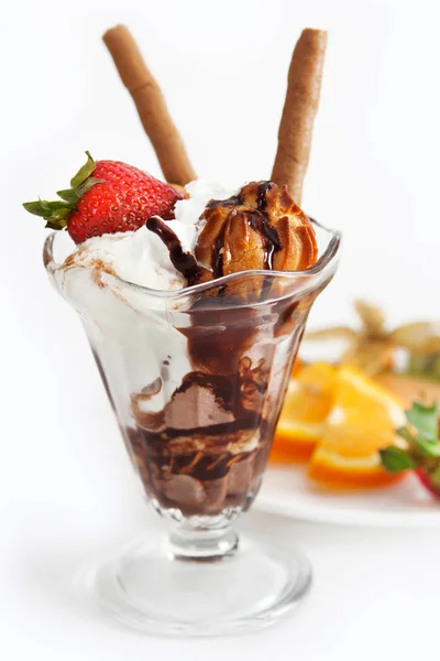 아이스크림 과 과일 — 스톡 사진