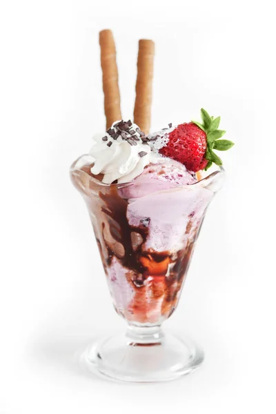 Jahodová a čokoládová zmrzlina — Stock fotografie