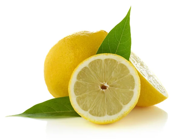 ホワイト上のレモン — ストック写真