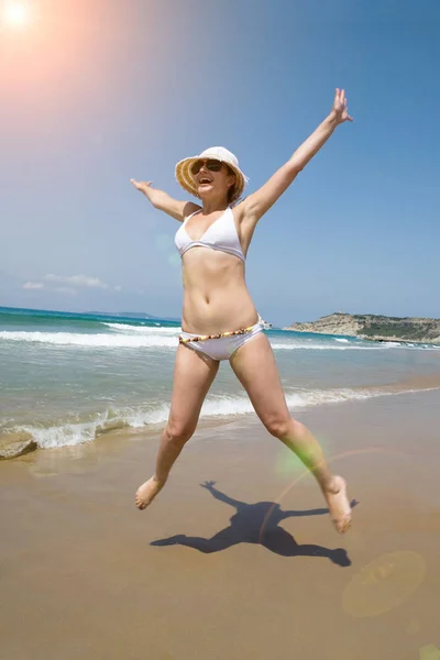 Exalted woman on beach — Stock Photo, Image