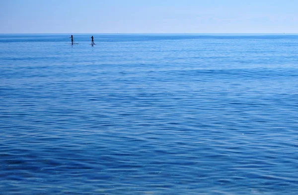 Paddle boarding en el horizonte — Foto de Stock