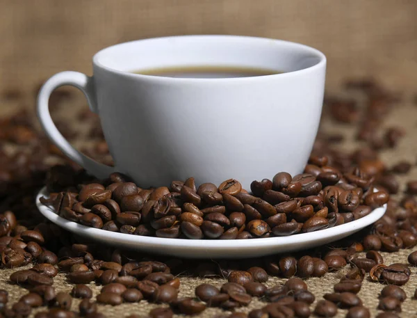 Taza de café y granos de café —  Fotos de Stock