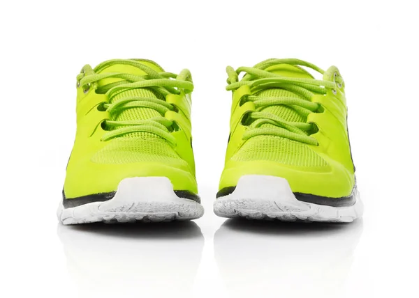 Scarpe sportive su ahite — Foto Stock